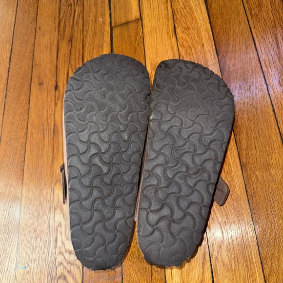 Boston Birkenstocks
Habana Oiled Leather
Purchased March 2024 - Picture 4 of 4